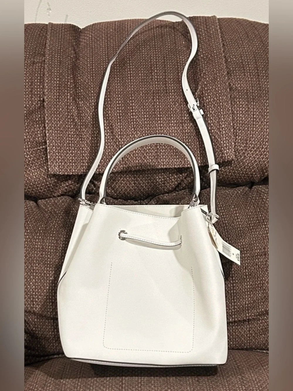 Michael Kors Suri Optic White Large Bucket Messenger Bag. NWT